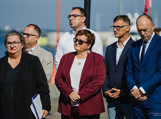 Nowy falochron dla puckiego portu. Podpisano umowę, dzięki której port będzie bezpieczniejszy i bardziej funkcjonalny.