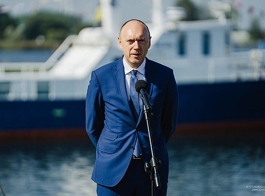 Nowy falochron dla puckiego portu. Podpisano umowę, dzięki której port będzie bezpieczniejszy i bardziej funkcjonalny.