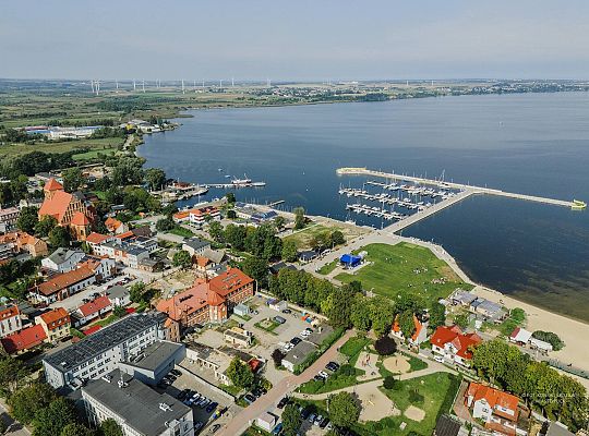Nowy falochron dla puckiego portu. Podpisano umowę, dzięki której port będzie bezpieczniejszy i bardziej funkcjonalny.