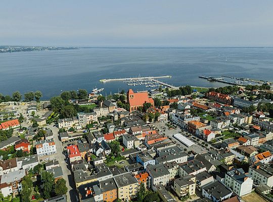 Nowy falochron dla puckiego portu. Podpisano umowę, dzięki której port będzie bezpieczniejszy i bardziej funkcjonalny.
