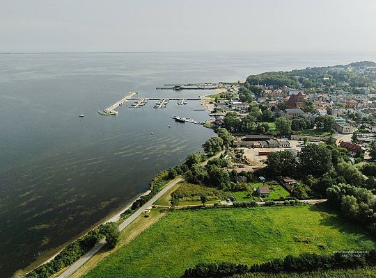 Nowy falochron dla puckiego portu. Podpisano umowę, dzięki której port będzie bezpieczniejszy i bardziej funkcjonalny.
