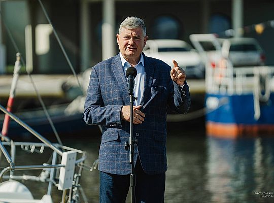 Nowy falochron dla puckiego portu. Podpisano umowę, dzięki której port będzie bezpieczniejszy i bardziej funkcjonalny.