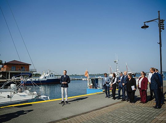 Nowy falochron dla puckiego portu. Podpisano umowę, dzięki której port będzie bezpieczniejszy i bardziej funkcjonalny.