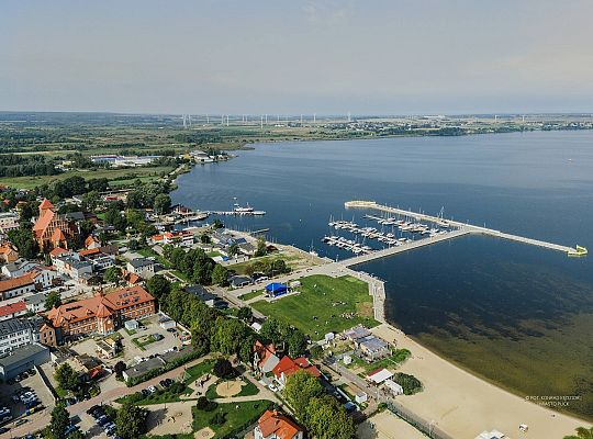 Nowy falochron dla puckiego portu. Podpisano umowę, dzięki której port będzie bezpieczniejszy i bardziej funkcjonalny.