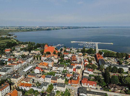 Nowy falochron dla puckiego portu. Podpisano umowę, dzięki której port będzie bezpieczniejszy i bardziej funkcjonalny.
