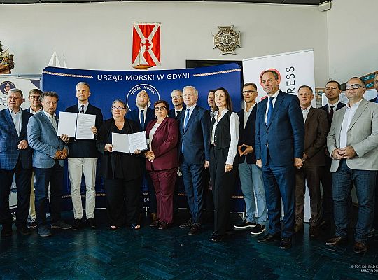 Nowy falochron dla puckiego portu. Podpisano umowę, dzięki której port będzie bezpieczniejszy i bardziej funkcjonalny.