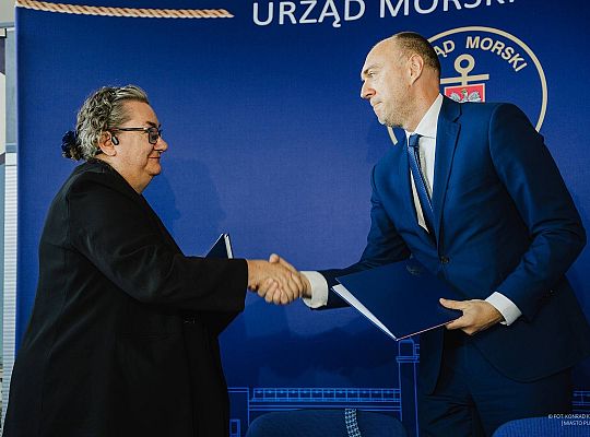 Nowy falochron dla puckiego portu. Podpisano umowę, dzięki której port będzie bezpieczniejszy i bardziej funkcjonalny.